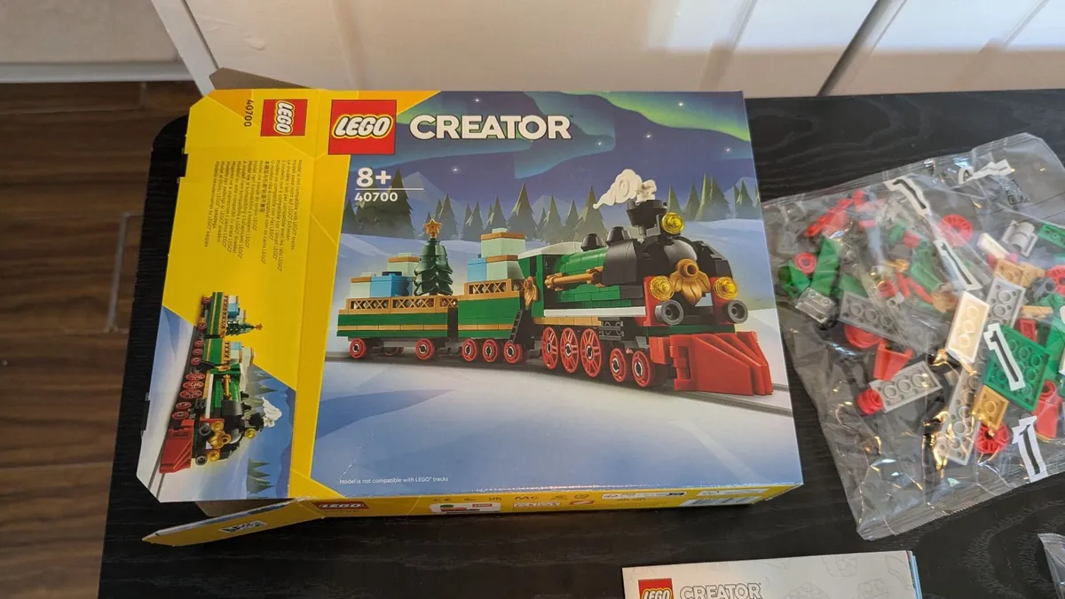 Lego 40700 Winter Holiday Train - Image 2