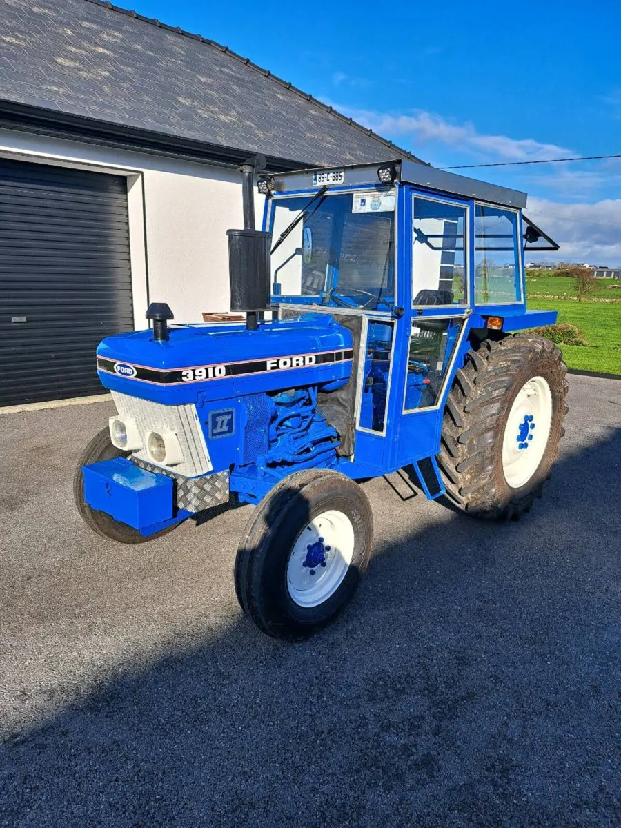 Ford Tractor 3910 - Image 1