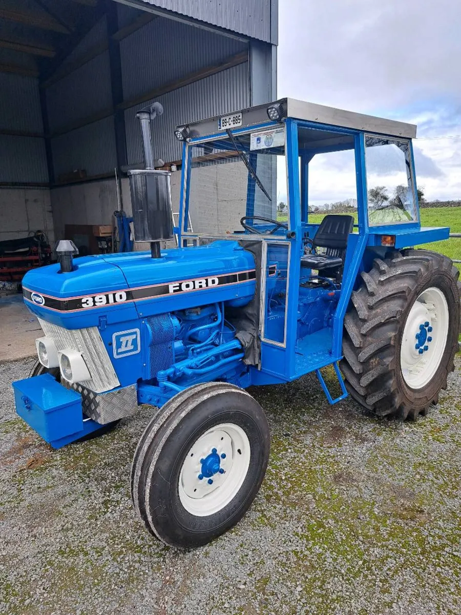 Ford Tractor 3910 - Image 2