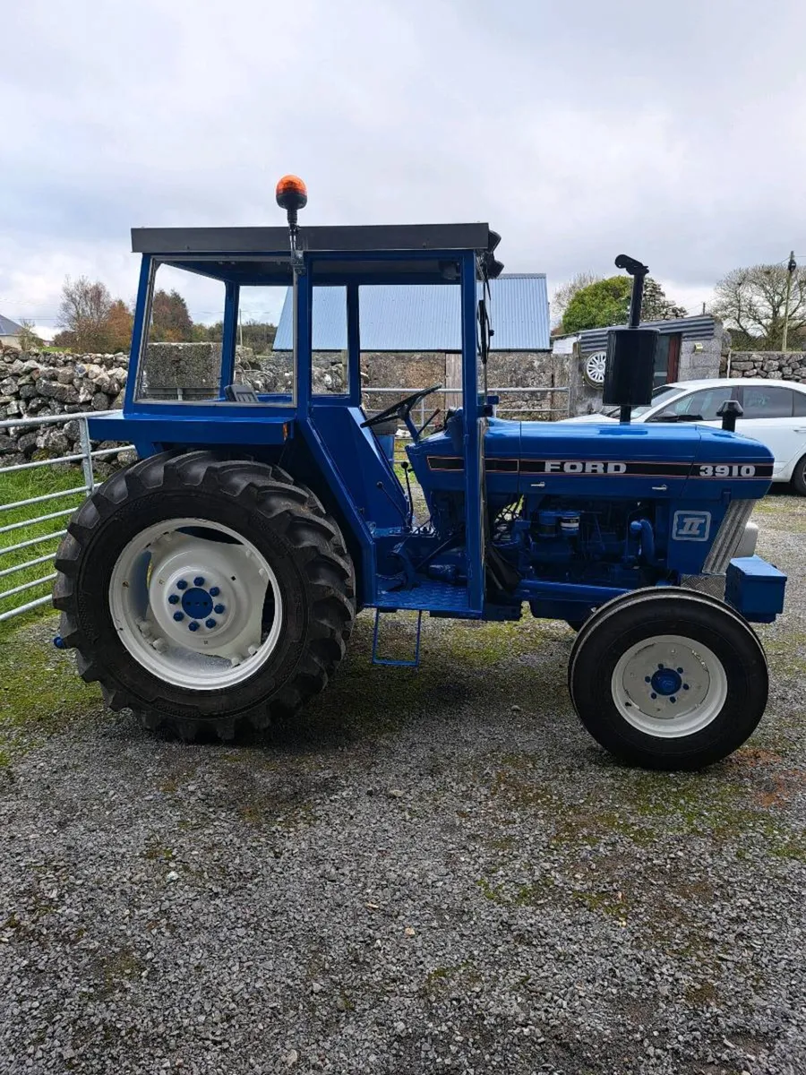 Ford Tractor 3910 - Image 3