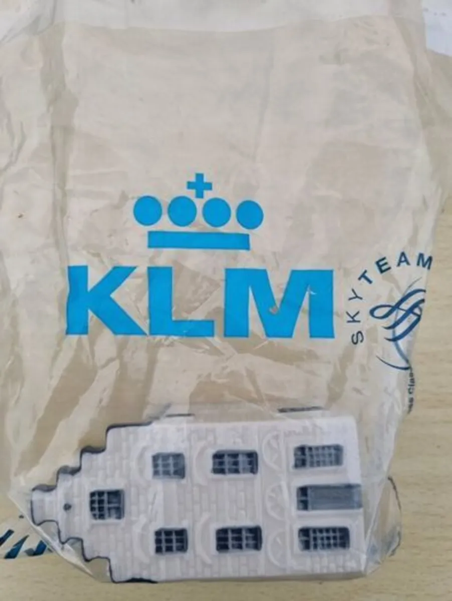 A ceramic miniature of the KLM house - Image 1