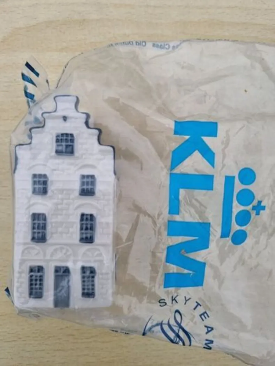 A ceramic miniature of the KLM house - Image 3