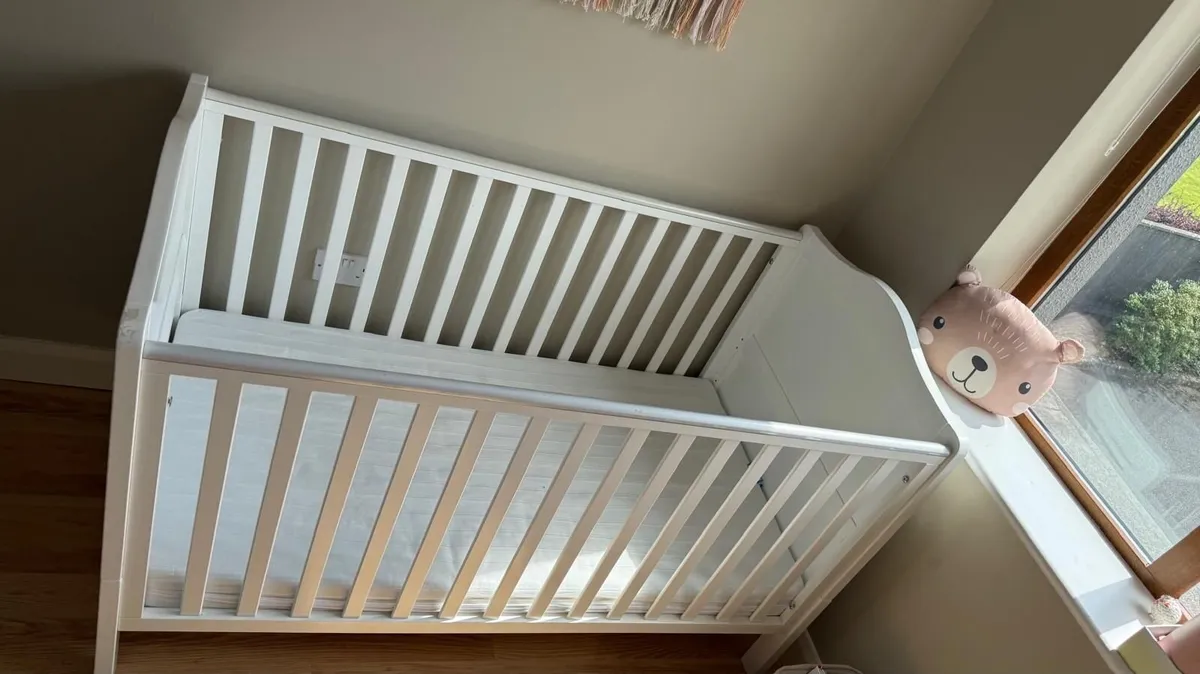 Baby cot - Image 3