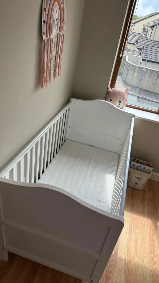 Baby cot - Image 1
