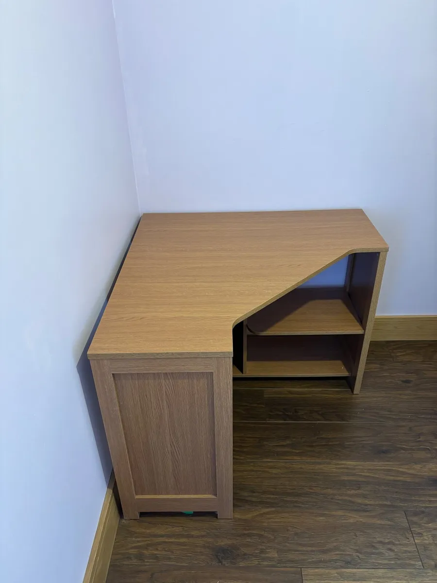 Desk - Image 2