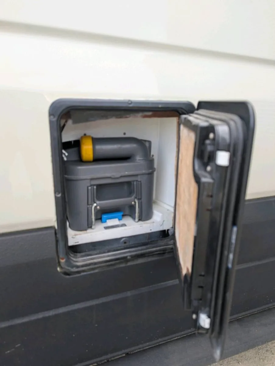 Mercedes sprinter camper - Image 2