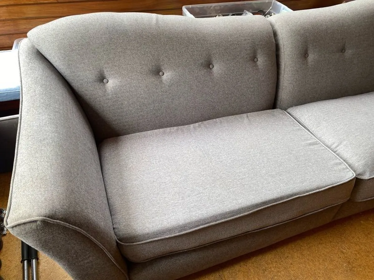 4 Seater couch - light grey - Image 3