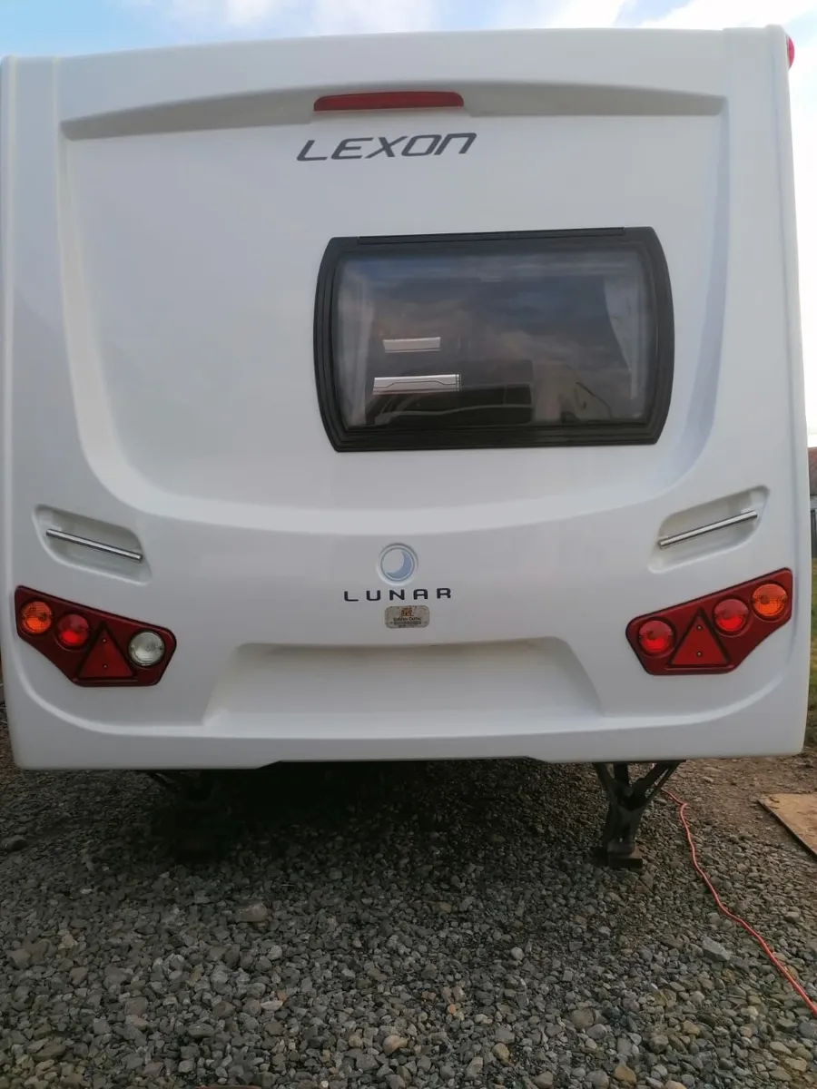 LUNAR LEXON 560 4 Berth Caravan 2010 - Image 4