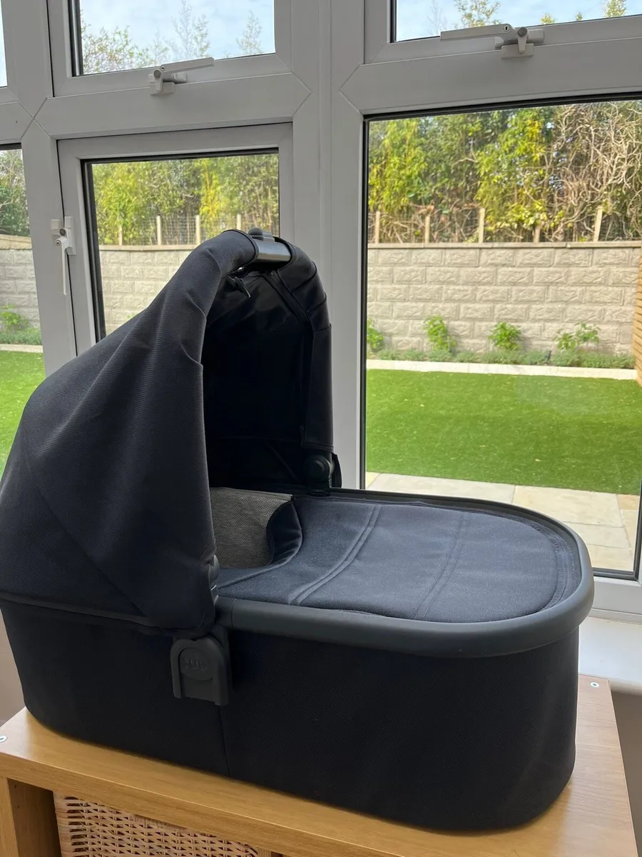 Uppababy Vista Bassinet - Image 1