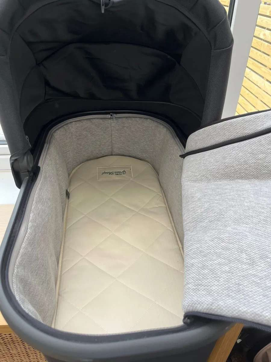 Uppababy Vista Bassinet - Image 2