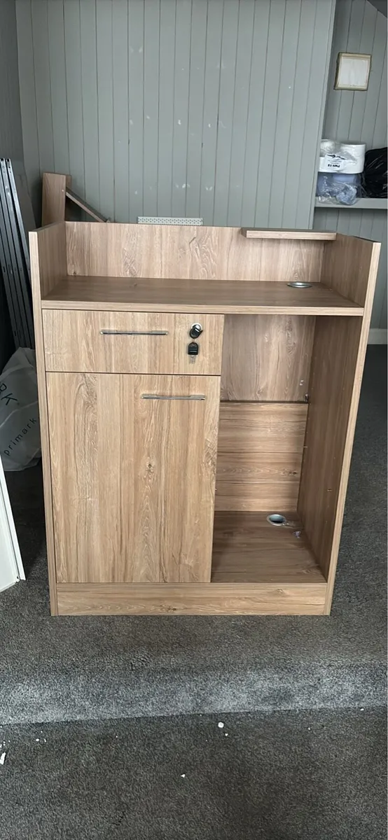Counter with drawer and key
