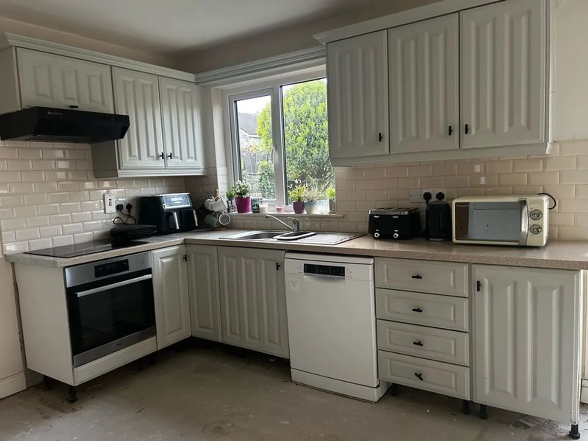 kitchen cabinets and counter top - Image 1