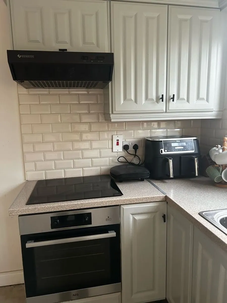kitchen cabinets and counter top - Image 2