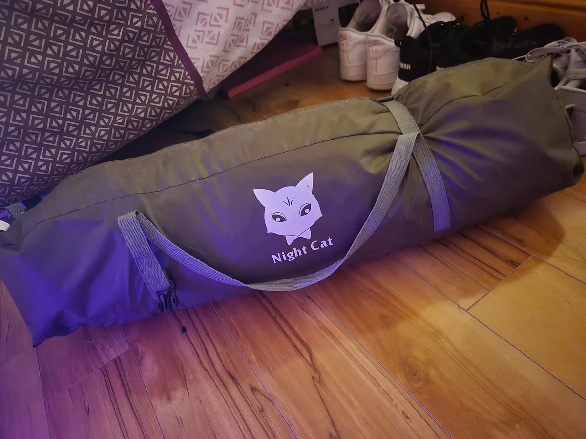 Night Cat Pop Up Tent 3-4 Man - Image 1