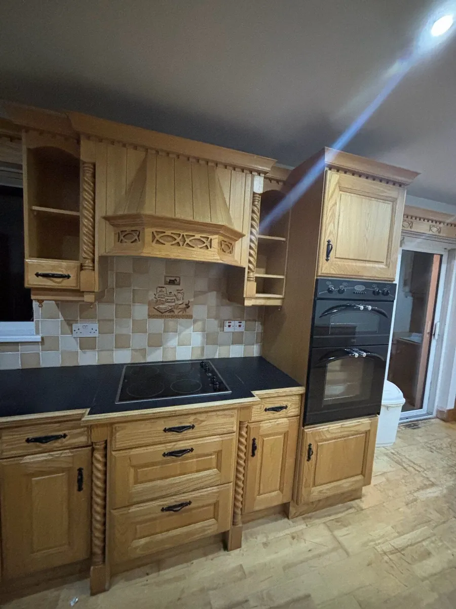 Solid Kitchen - Last day Saturday - Image 1