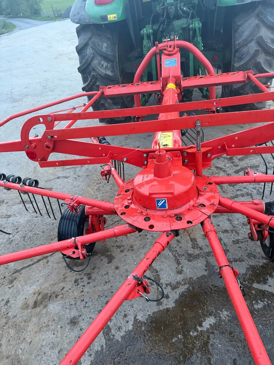 Kuhn single rotor rake - Image 2