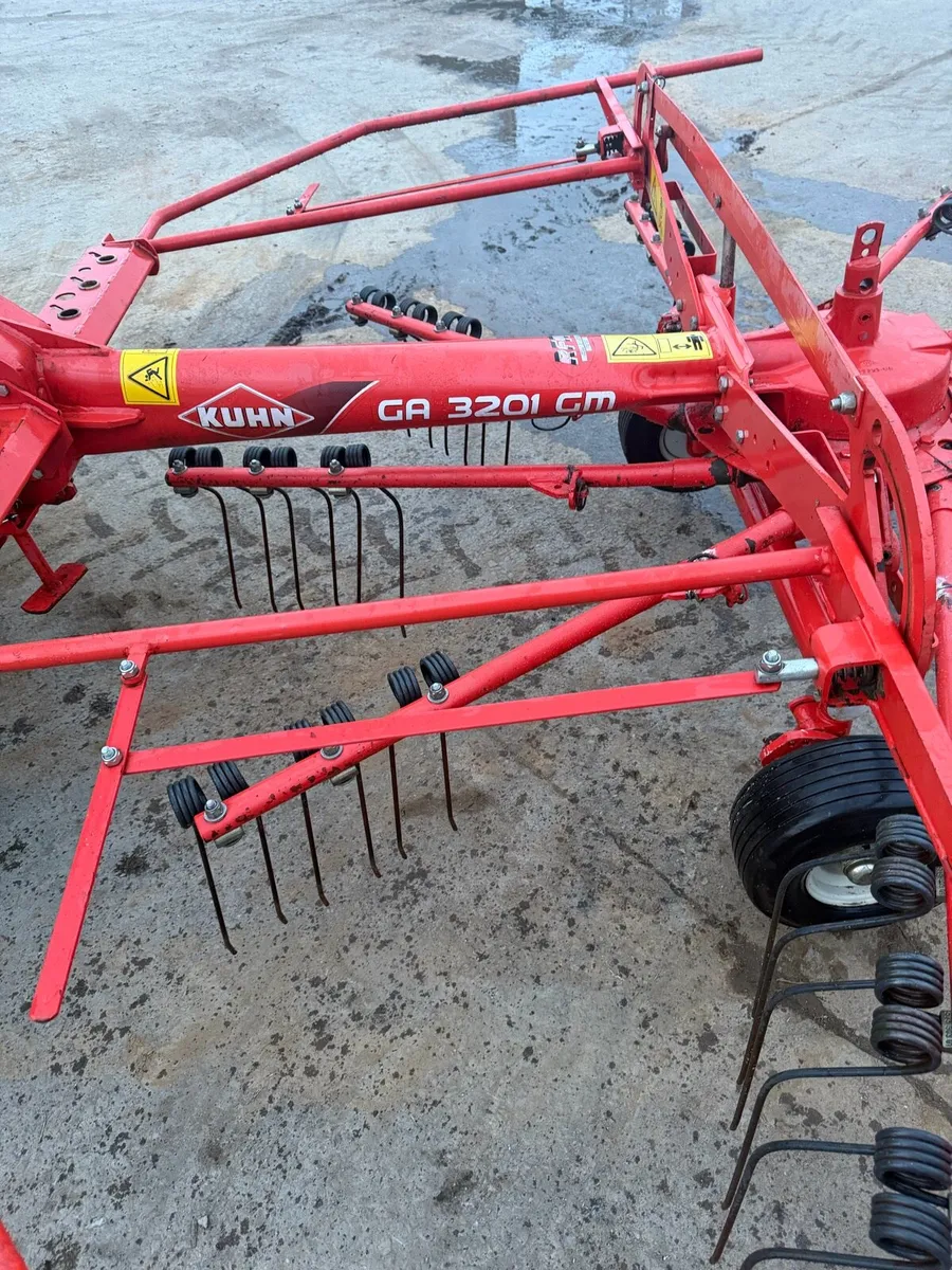 Kuhn single rotor rake - Image 1