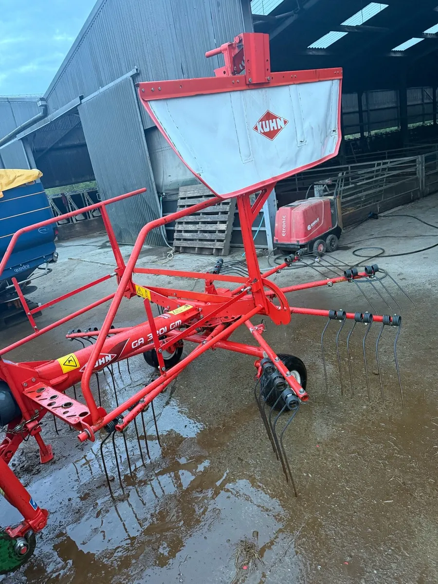 Kuhn single rotor rake - Image 4