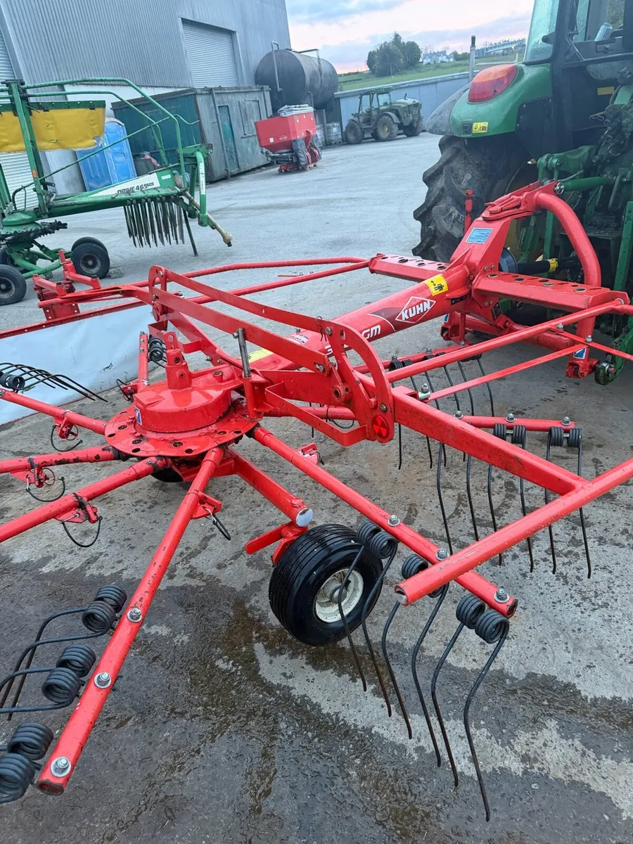 Kuhn single rotor rake - Image 3