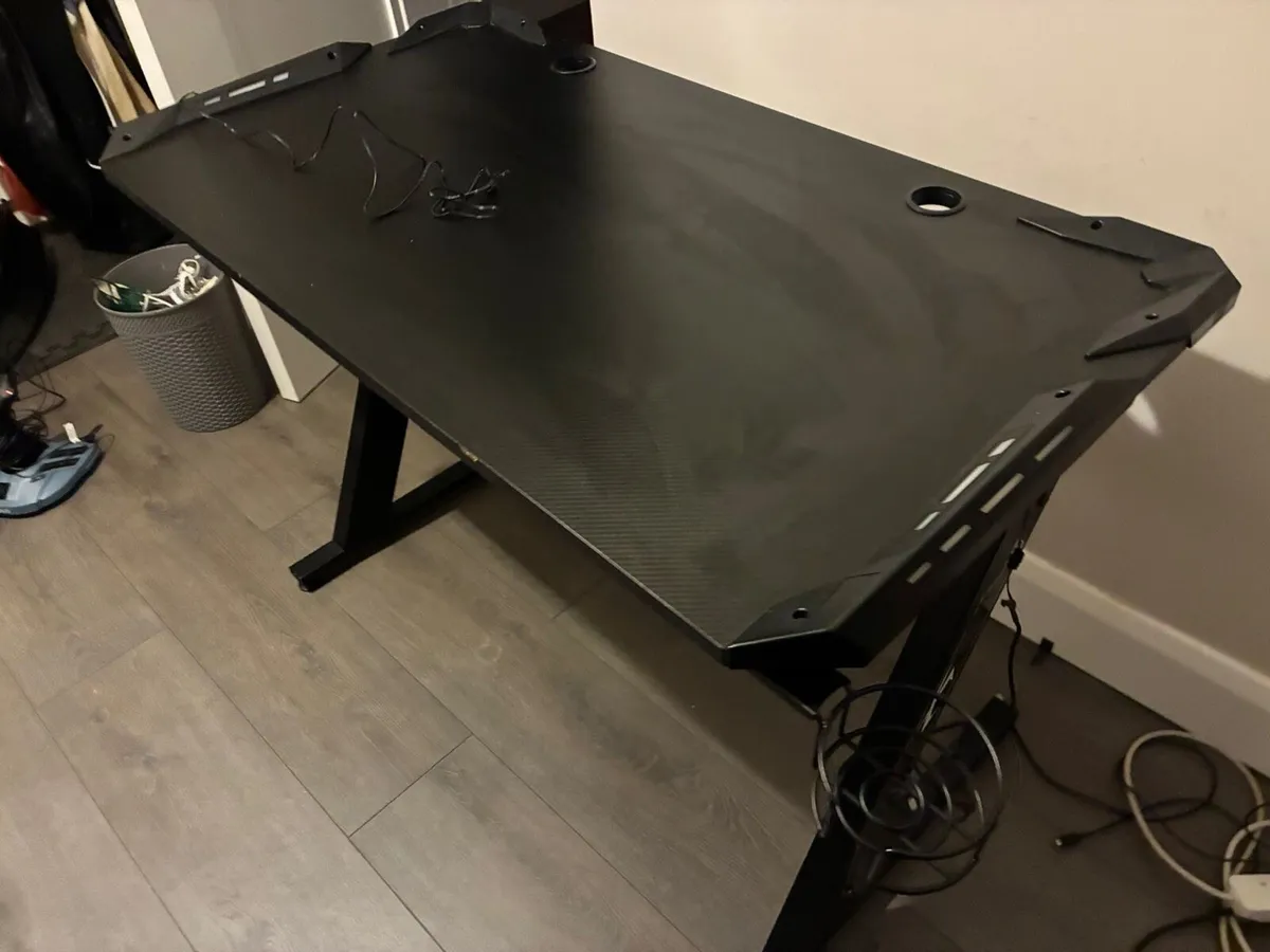 Desk - Image 4