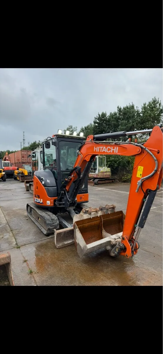 2021 hitachi 33 low hours - Image 3