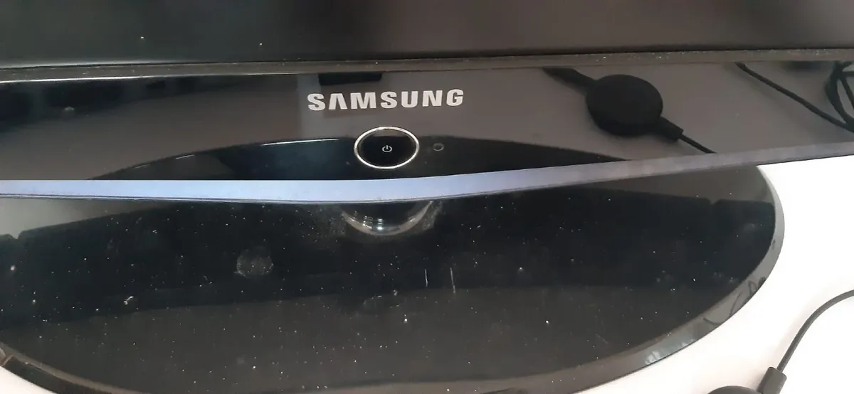Samsung TV and Triax Satellite Box - Image 4