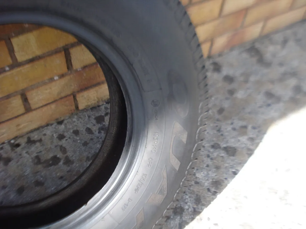 1 VINTAGE VAN TYRE 195x R14C. - Image 4