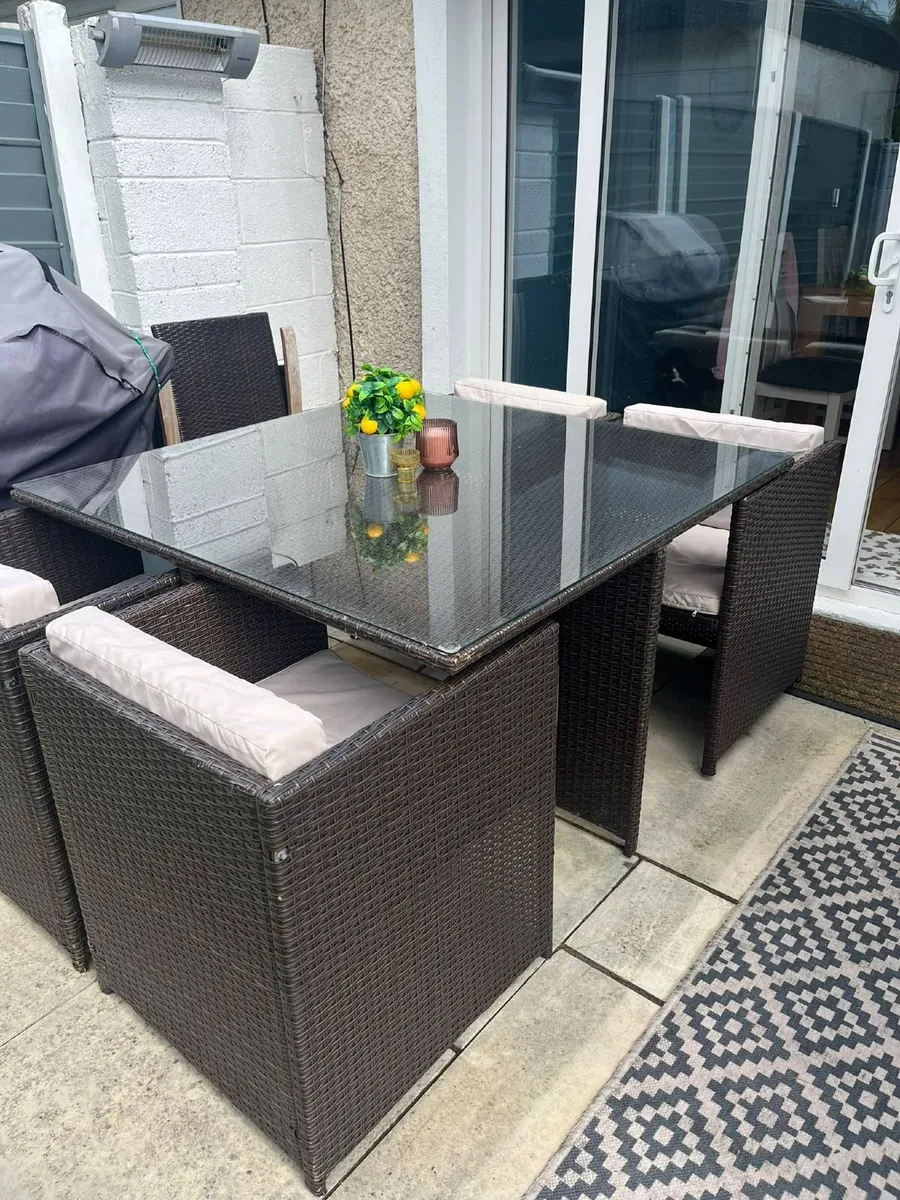 Patio table and chairs - Image 1