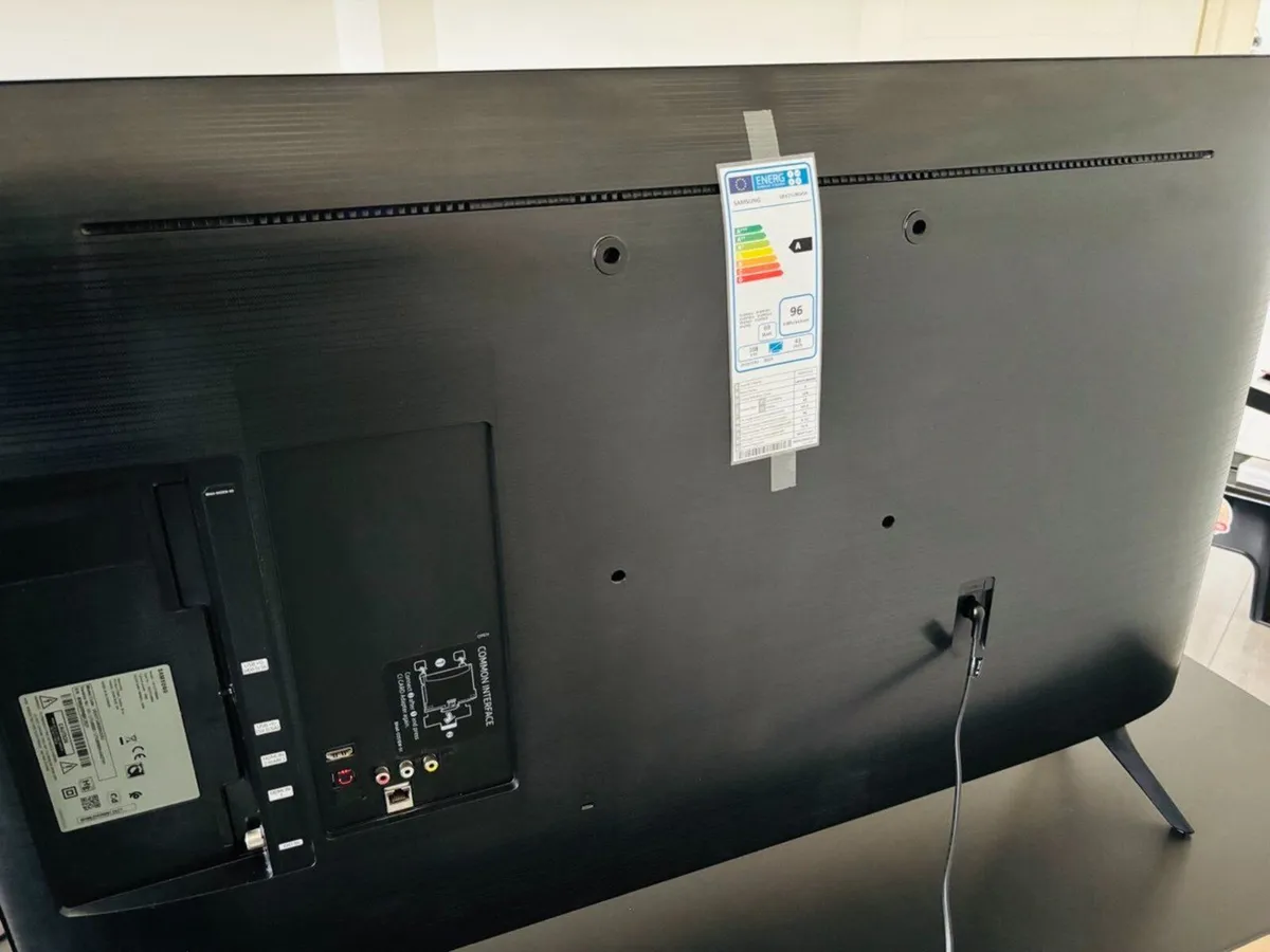 Samsung 43” Smart TV – UE43TU8000K - Image 4
