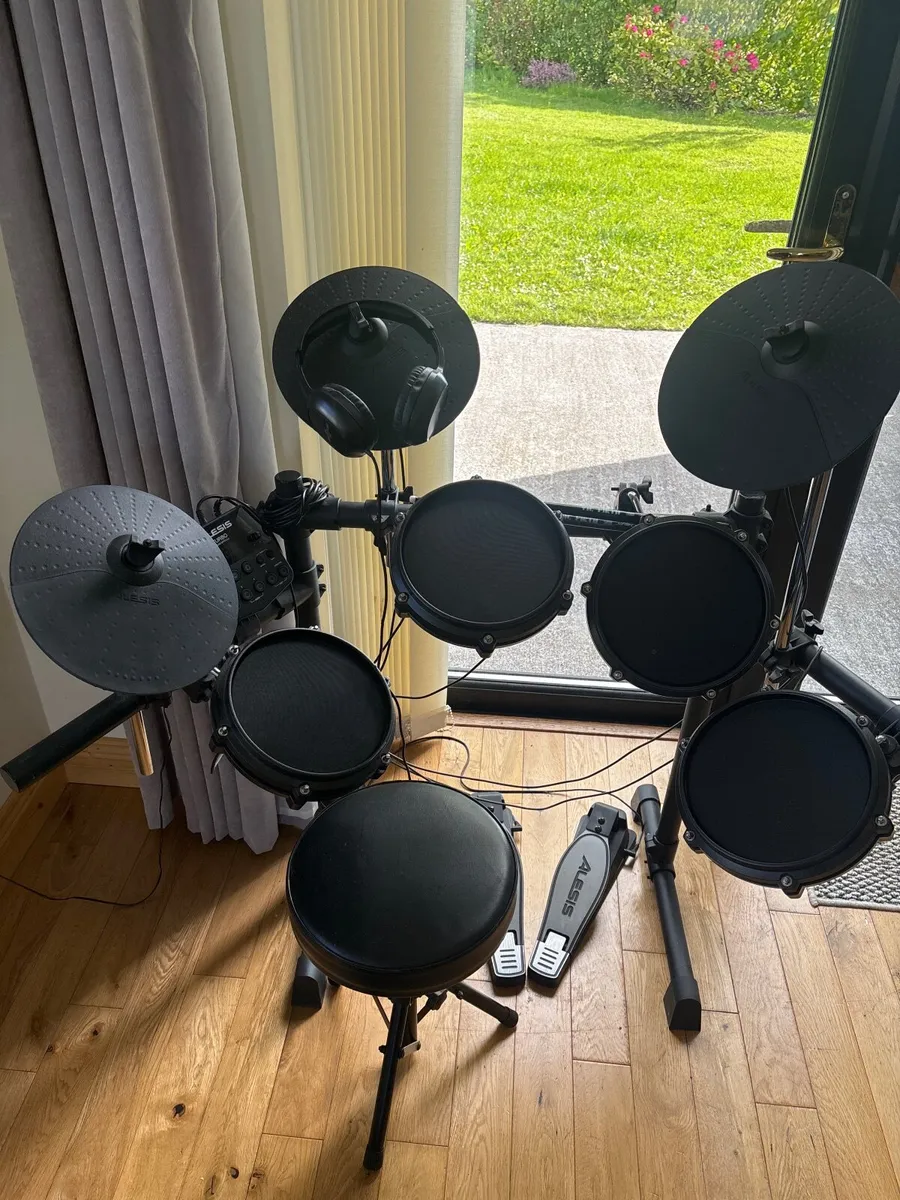 Drum set - Image 1