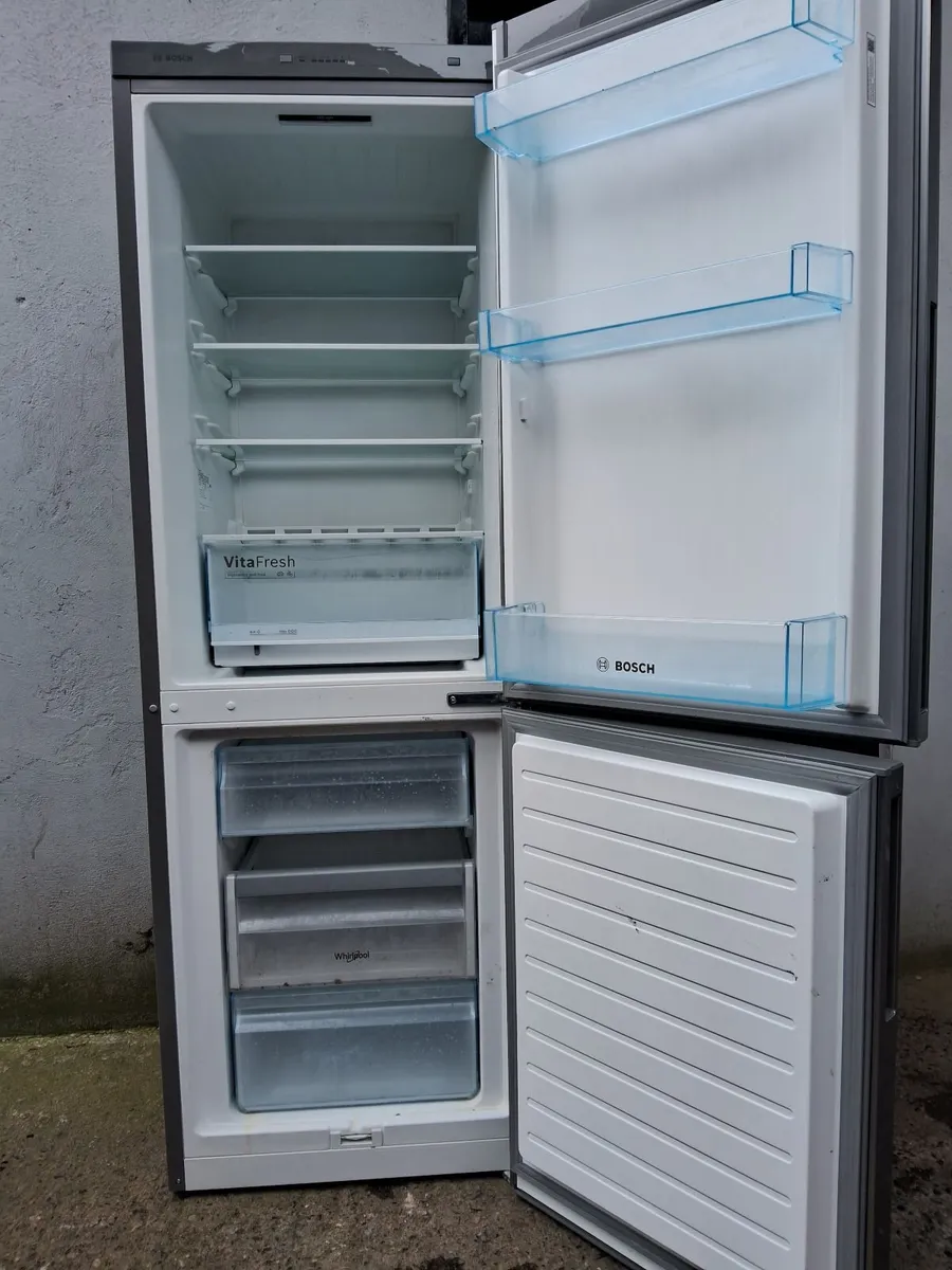 BOSCH FRIDGE AND FREEZER - Image 2