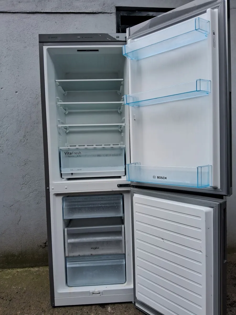 BOSCH FRIDGE AND FREEZER - Image 3