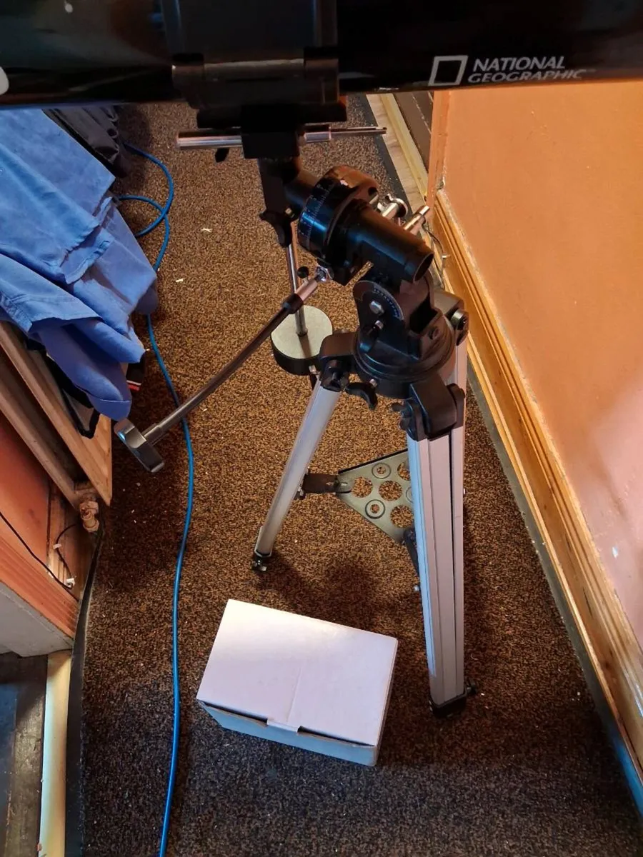 TELESCOPE WITH TRIPOD PLUS LENCES - Image 3