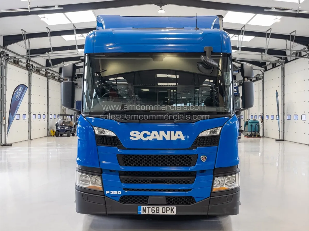 2018 SCANIA SCANIAP320 CURTAINSIDER - Image 2