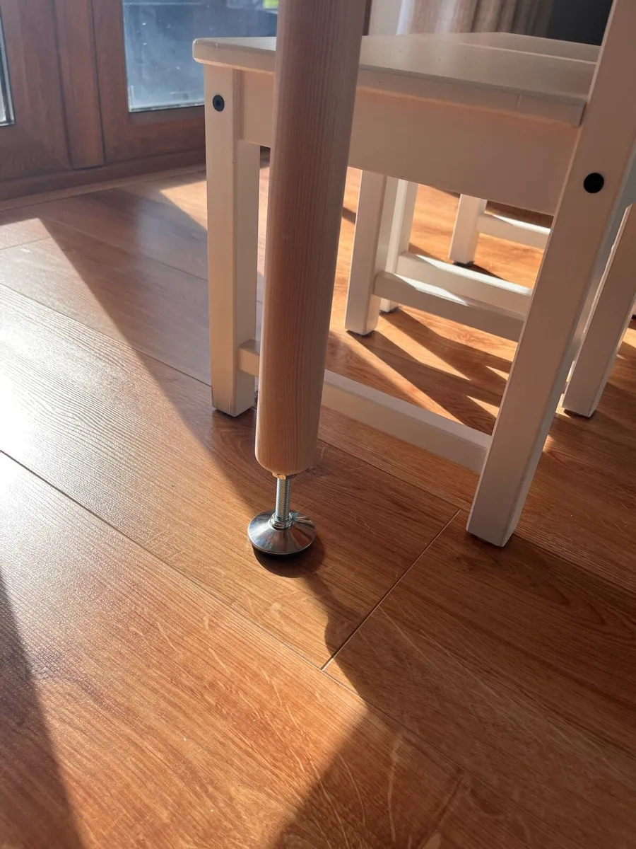 Kids table and chairs - Image 2