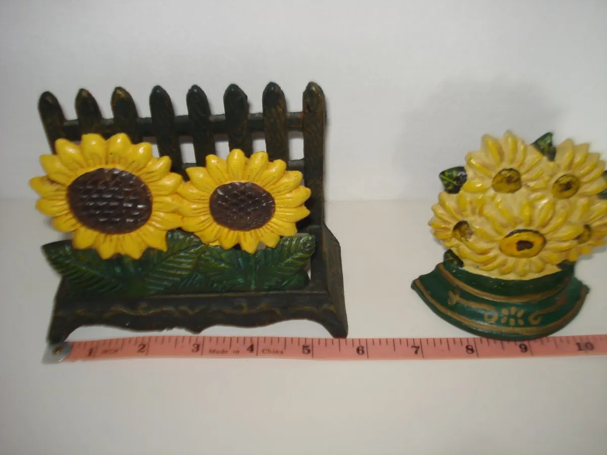 RETRO CAST METAL HOLDER/TOAST RACK & DOOR STOP. - Image 1