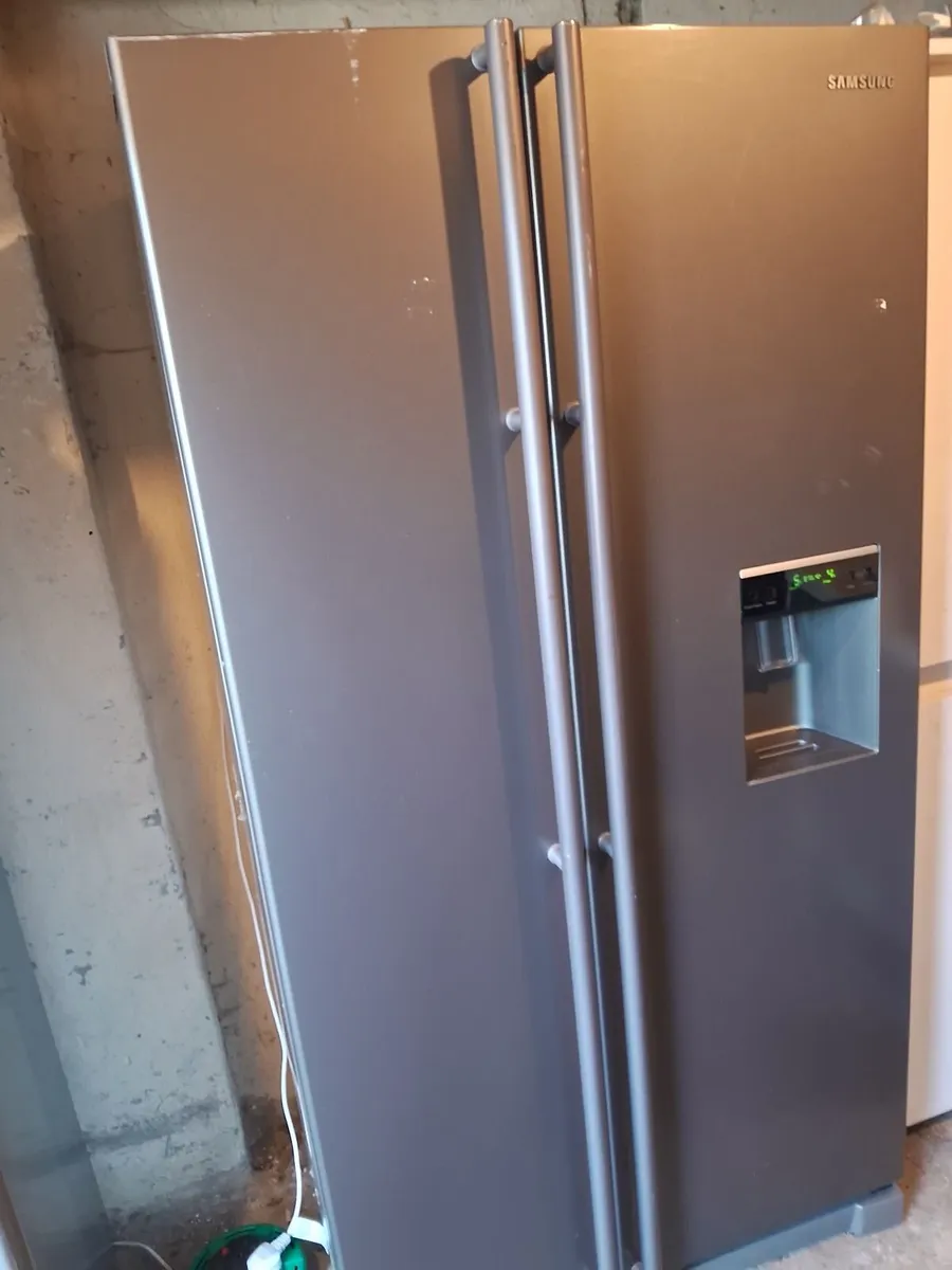 AMERICAN FRIDGE AND FREEZER - Image 1