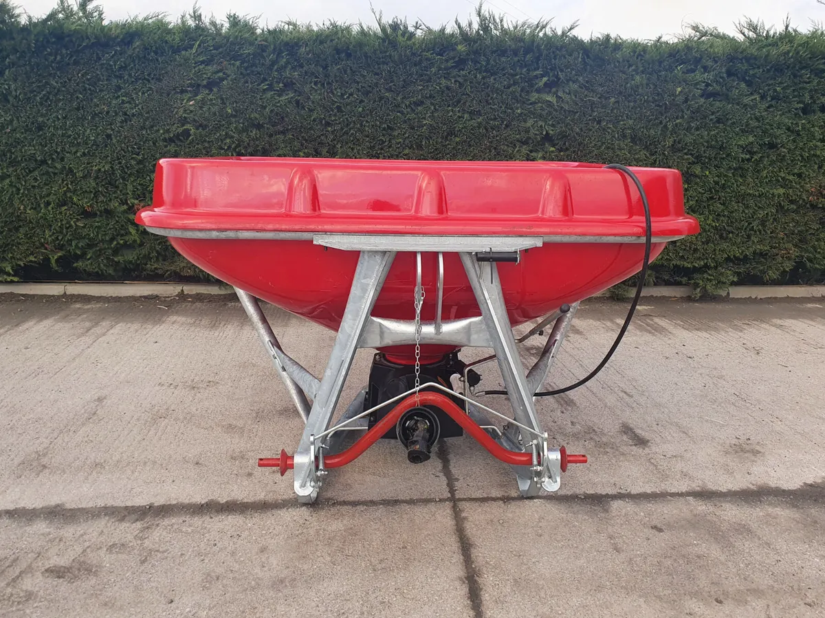 Rhino  wagtail spreader 1400l - Image 1