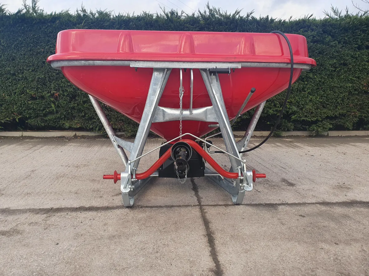 Rhino  wagtail spreader 1400l - Image 2