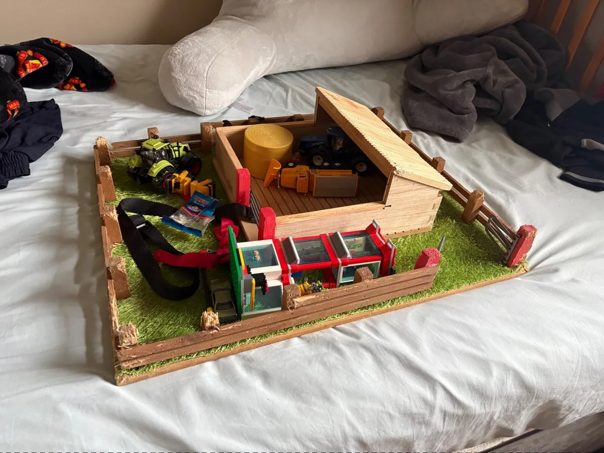 Farm yard - Image 2