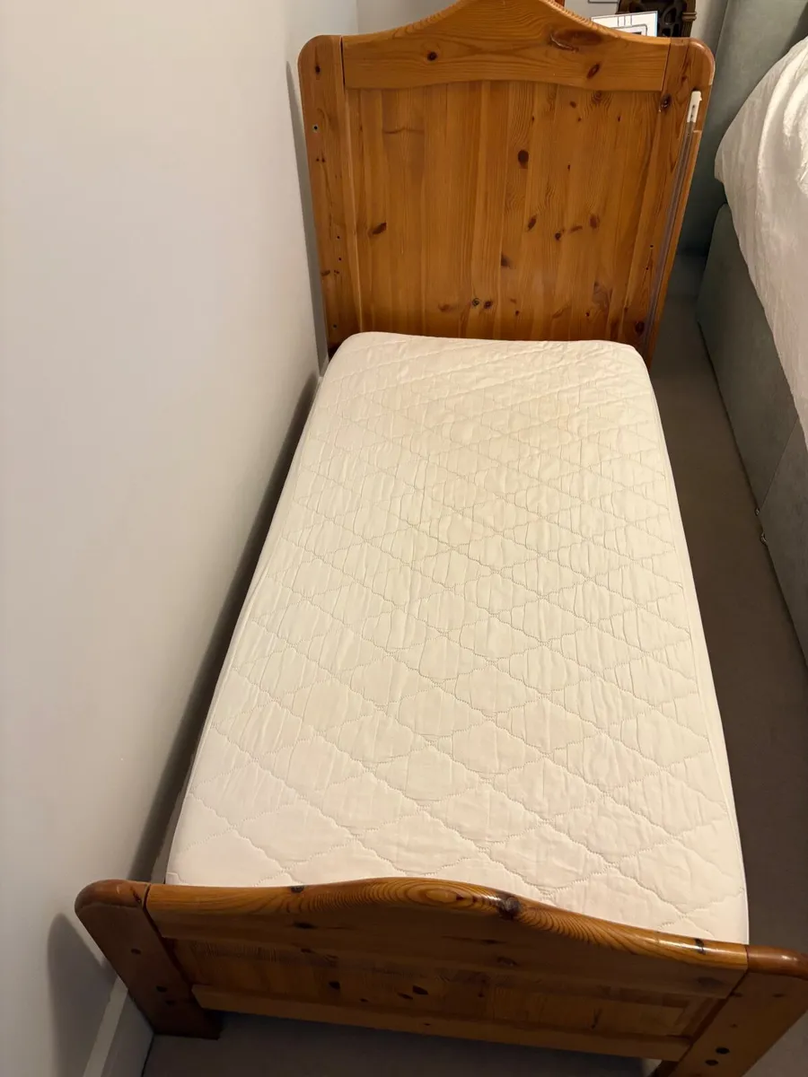 Child’s toddler bed - Image 1
