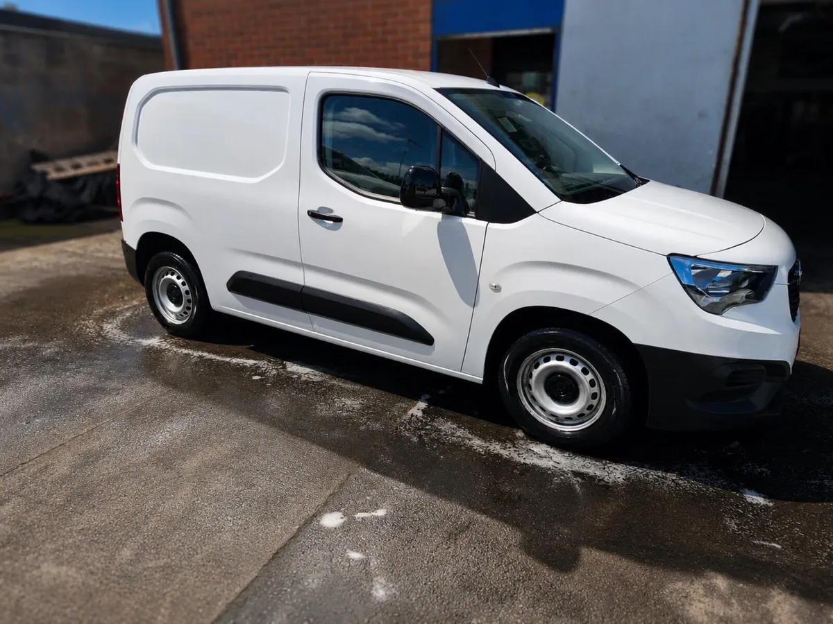 2021 Opel Combo Van – Excellent Condition - Image 2