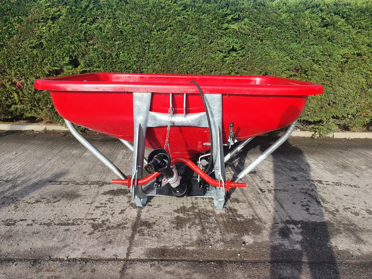 Rhino Fertilizer 800l wagtail spreader - Image 4