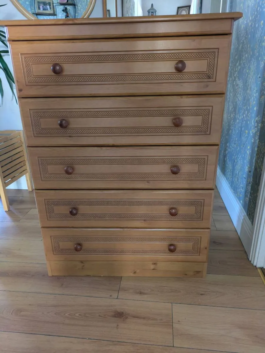 Chest of drawers - Image 1