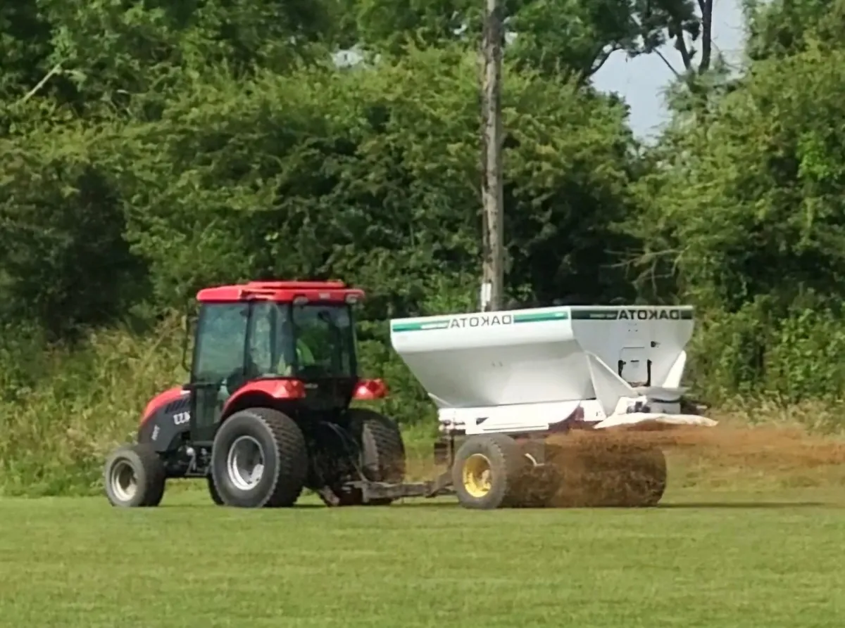 SAND SPREADING - Image 1