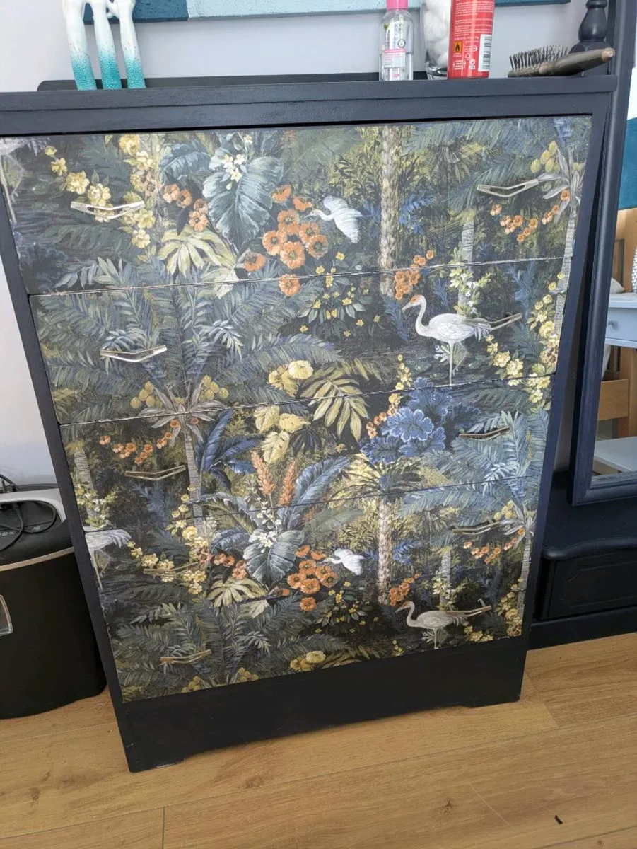 Chest of drawers - Image 1