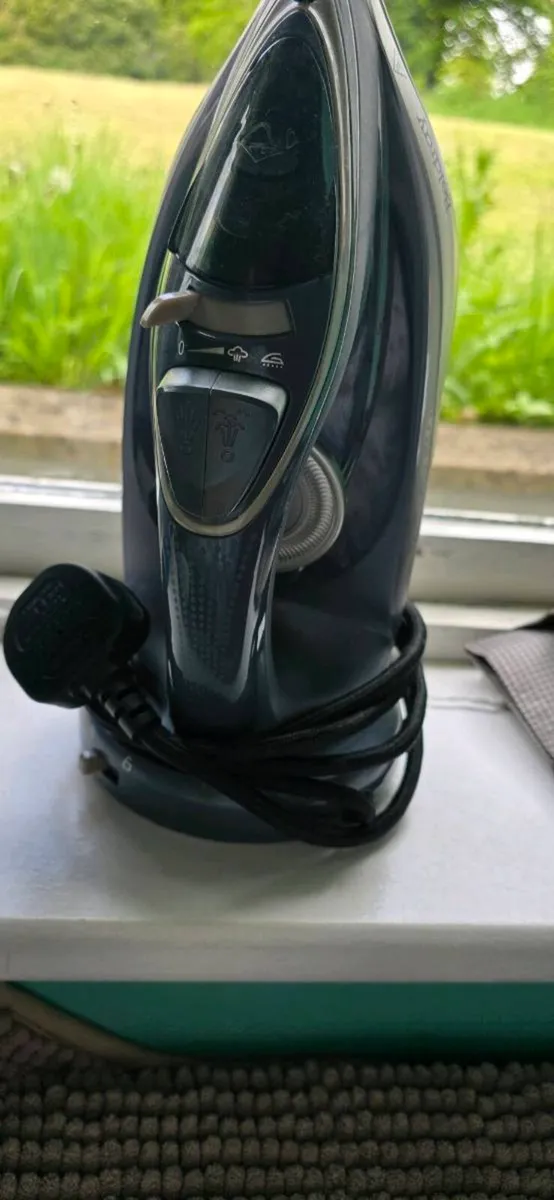 Beldray 2-in-1 Cordless Steam Iron - Image 2