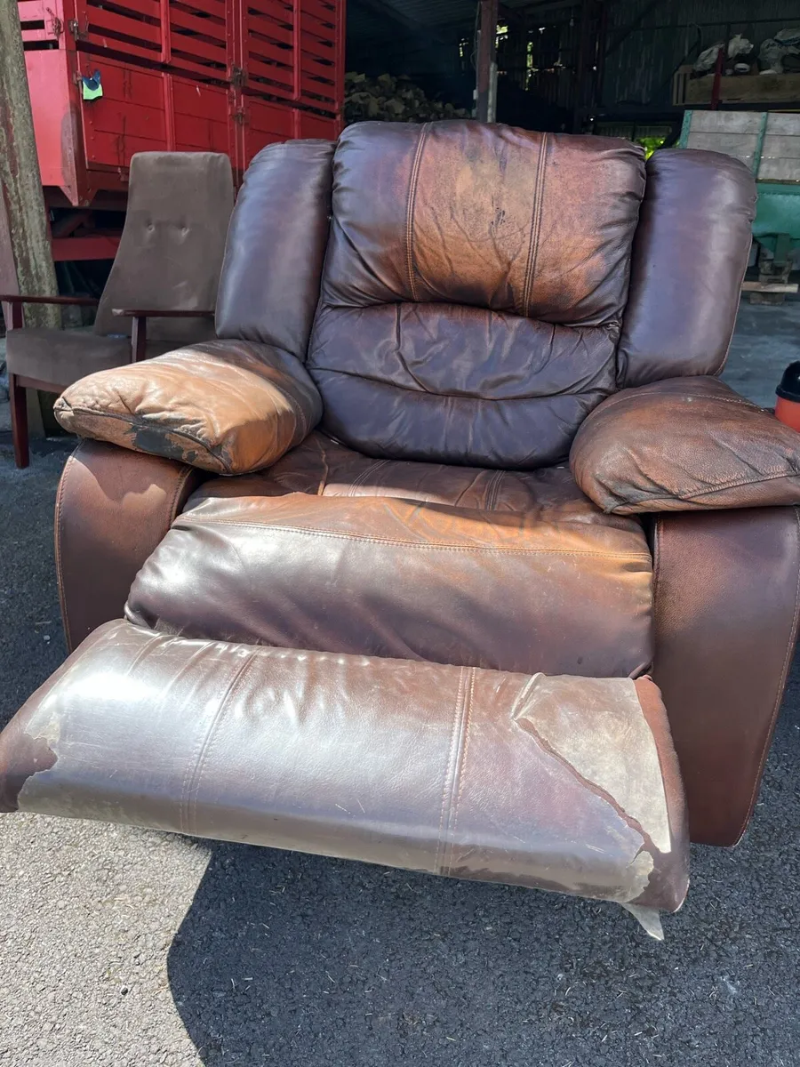 Leather recliner couch/sofa and armchair - Image 2
