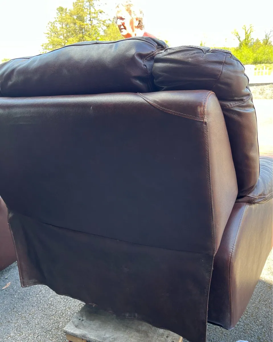 Leather recliner couch/sofa and armchair - Image 3