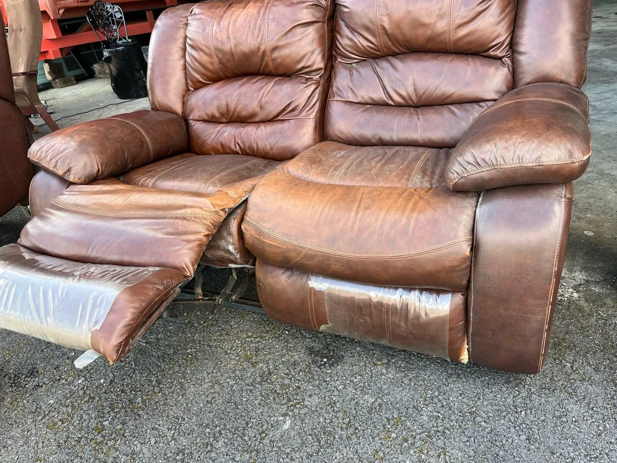 Leather recliner couch/sofa and armchair - Image 4
